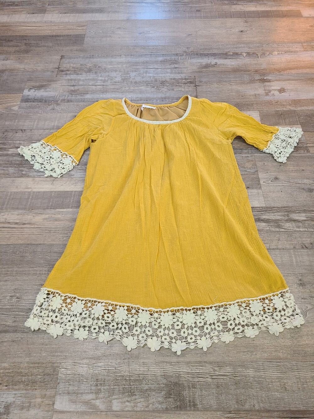 Pinkblush maternity small womens yellow tunic with lace hem